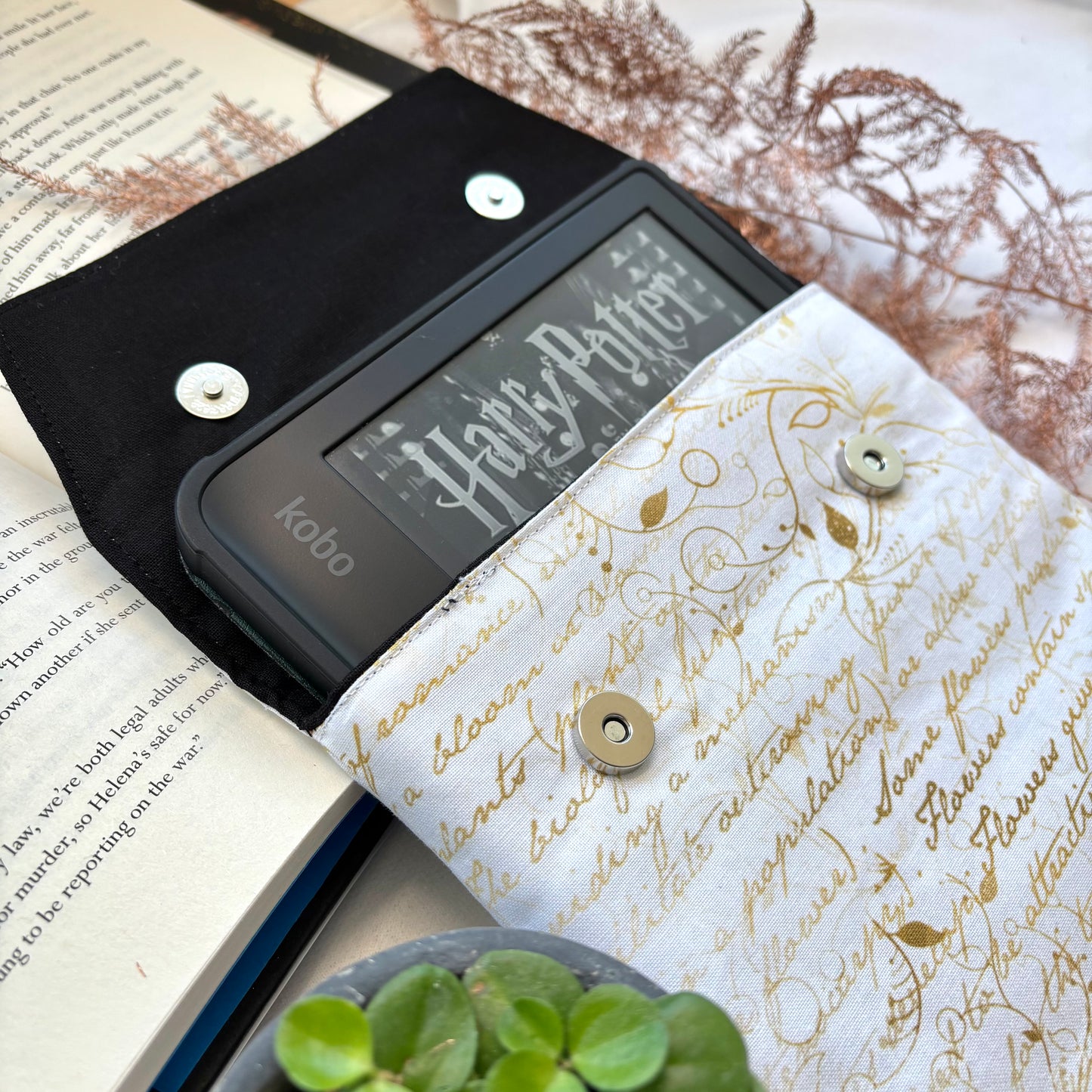 E-reader Sleeve Scribe