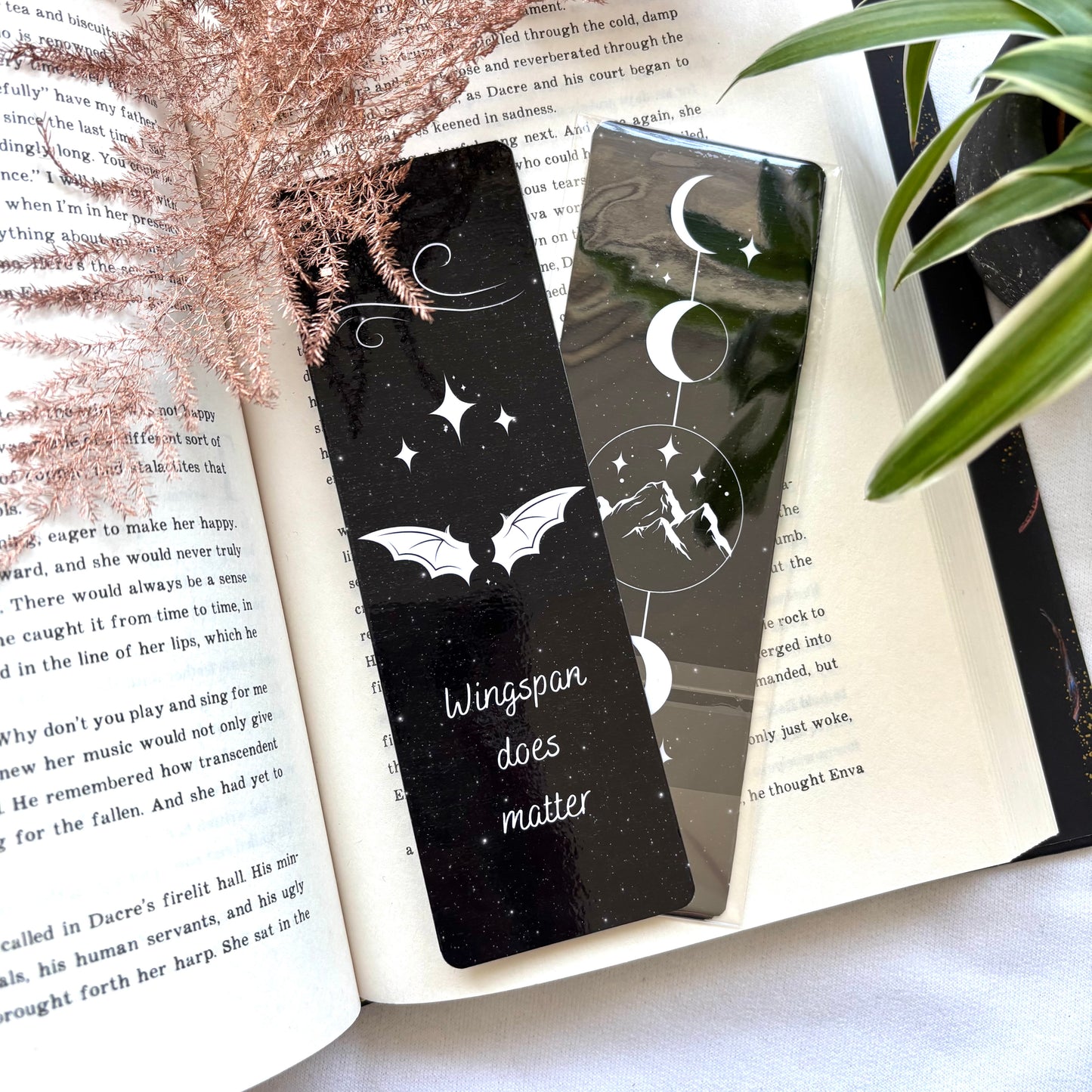 Papieren boekenlegger Night Court wingspan