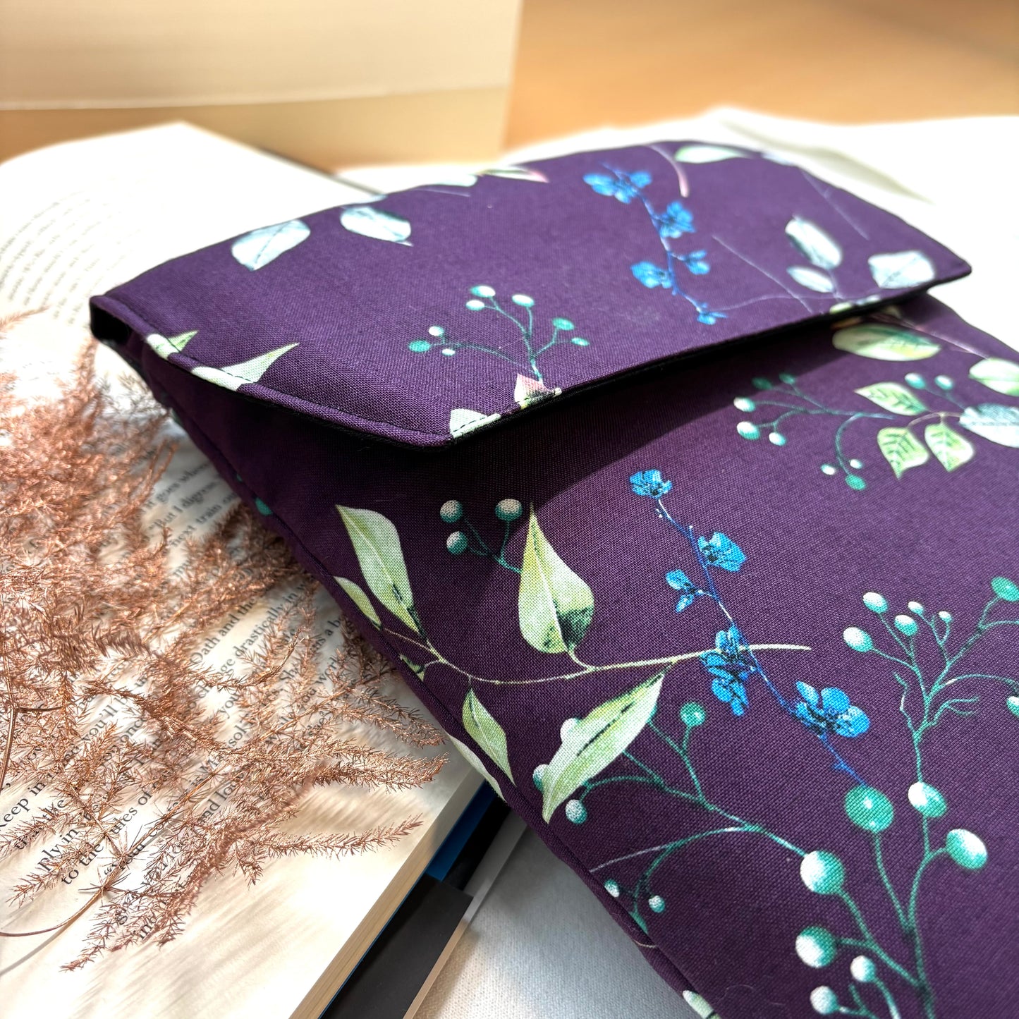 E-reader Sleeve Romantasy