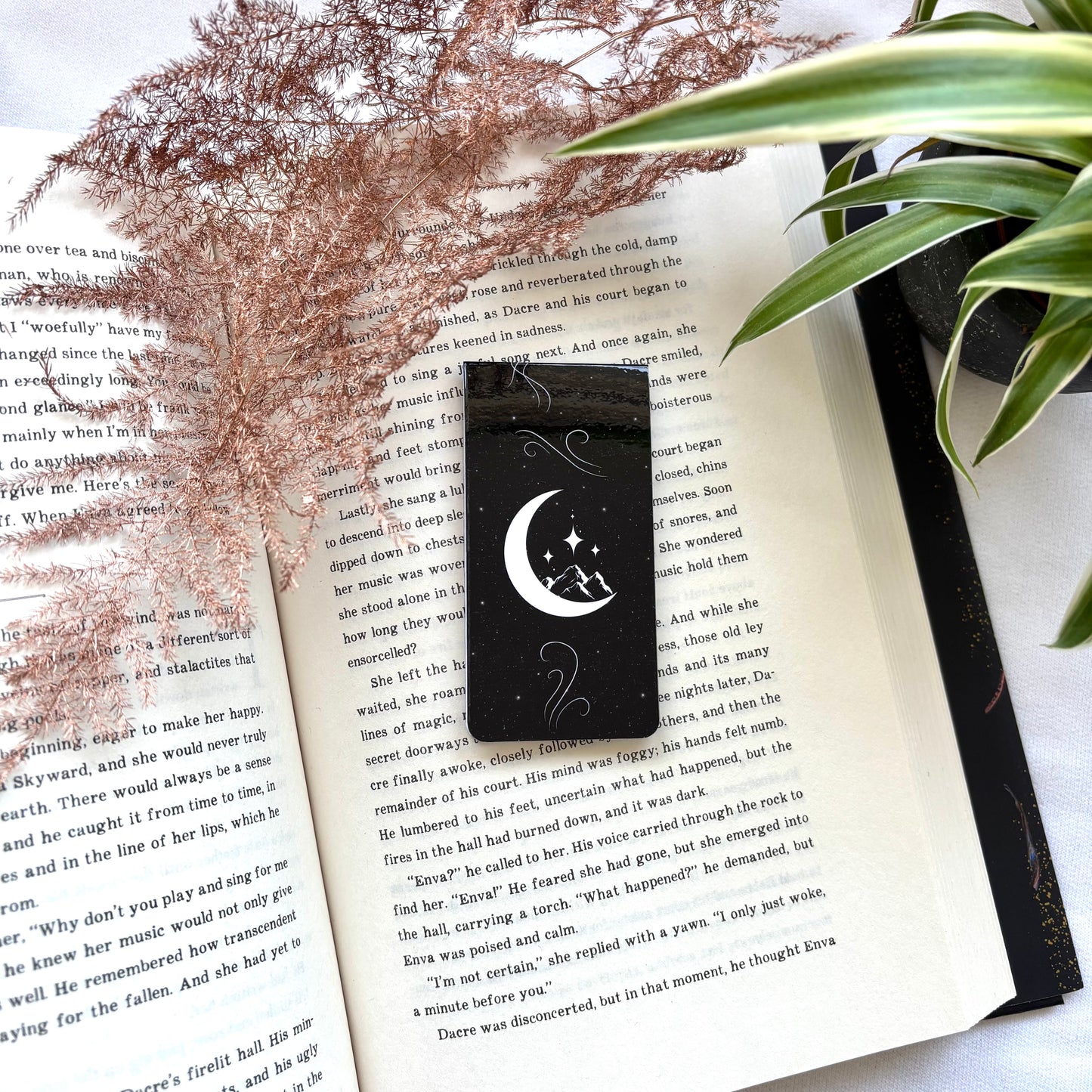 Magnetische boekenlegger Night Court