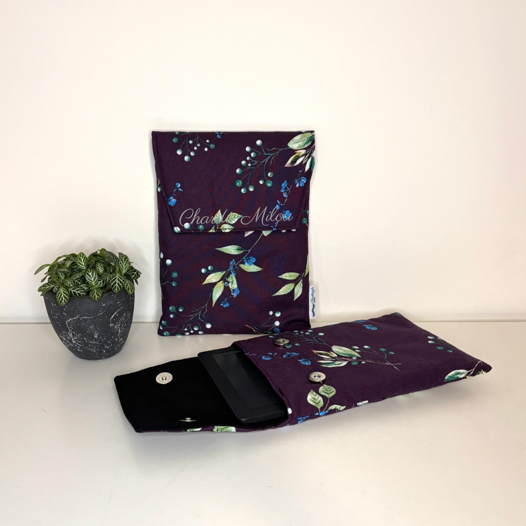 E-reader Sleeve Romantasy