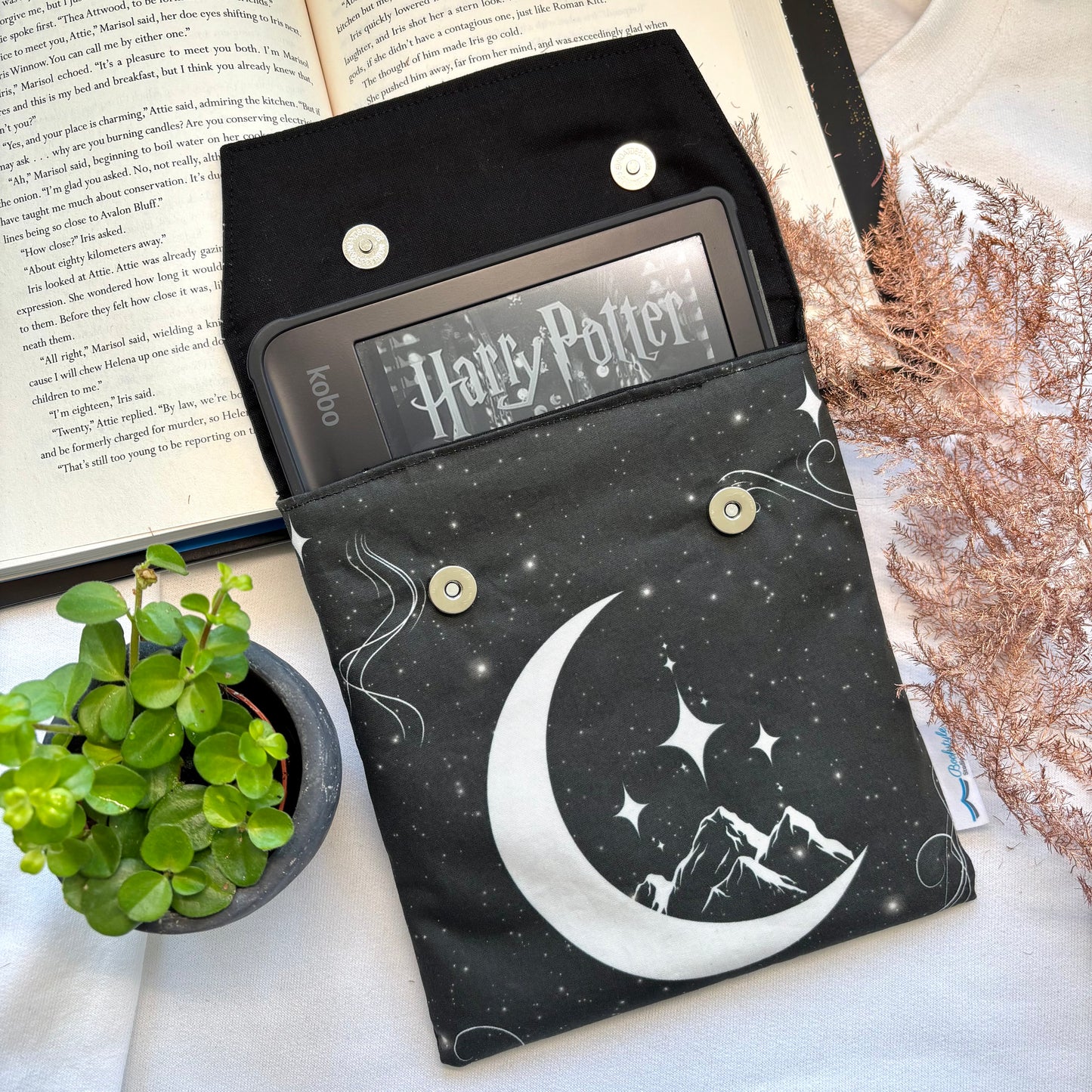 E-reader Sleeve Night Court