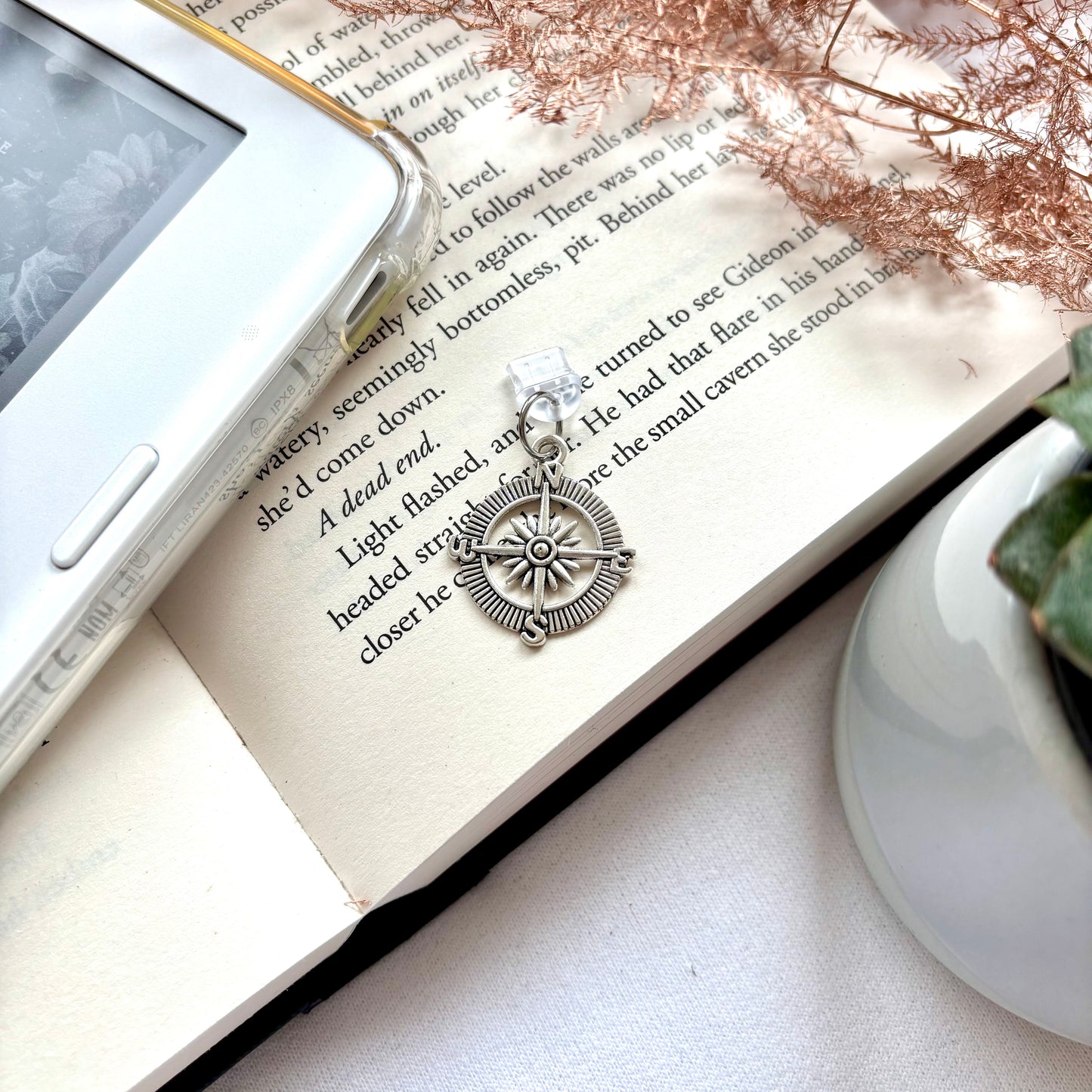 E-reader dust plug Kompas