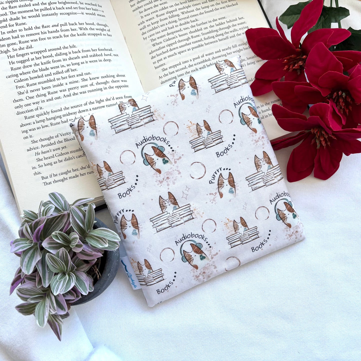 E-reader Sleeve Reading Cat