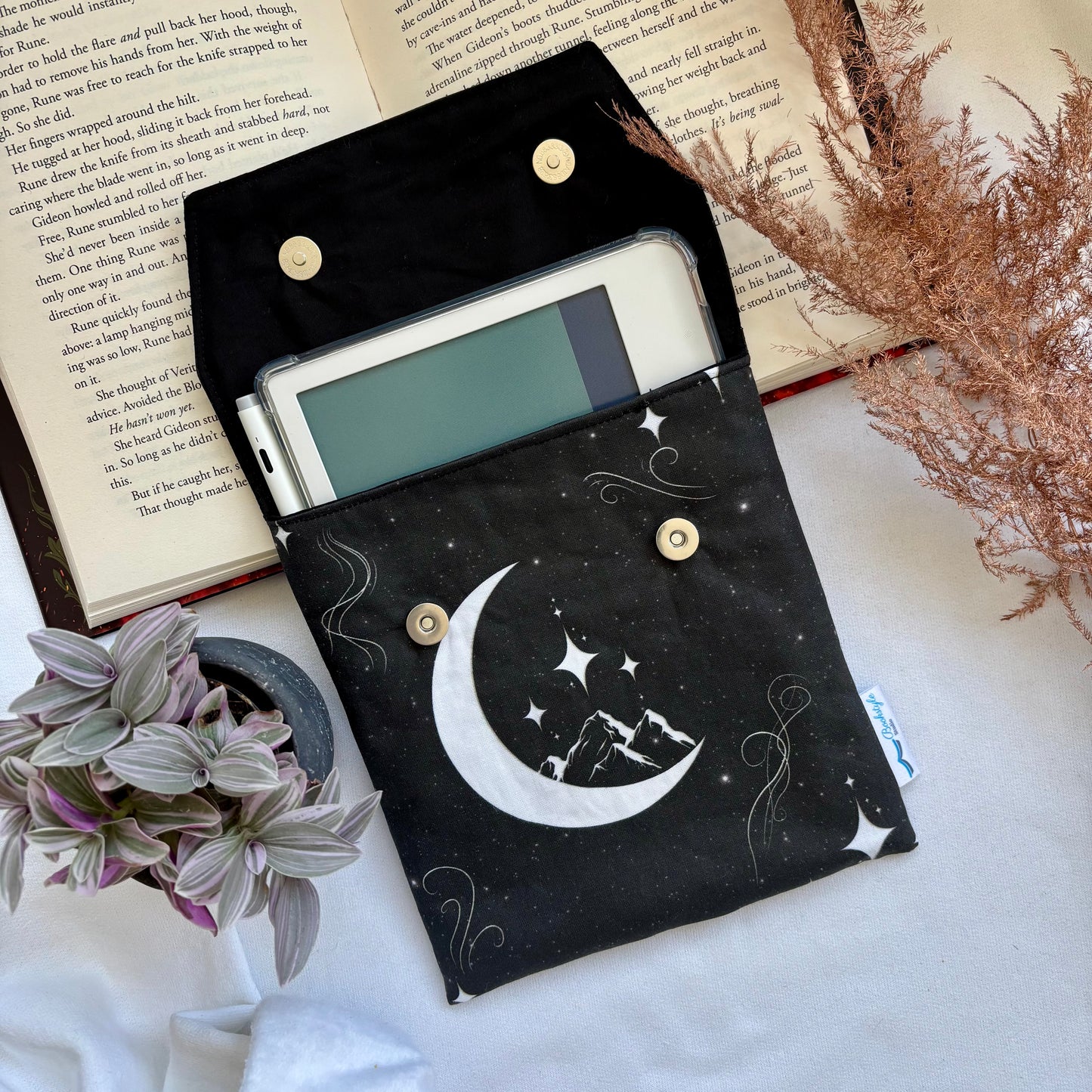 E-reader Sleeve Midnight Chapters