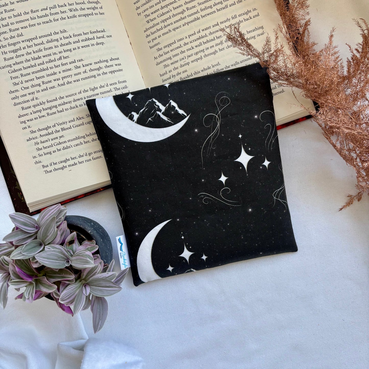 E-reader Sleeve Midnight Chapters