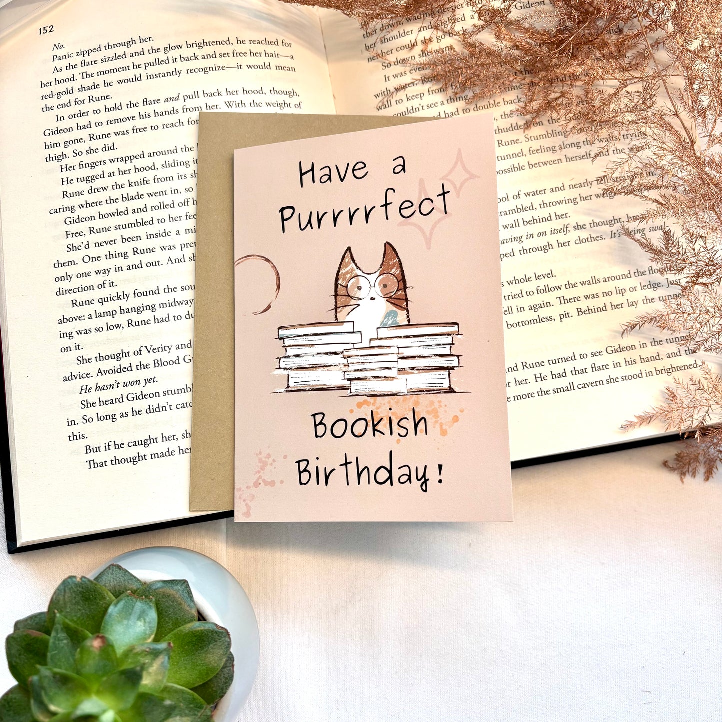 Bookish Wenskaart Reading Cat