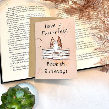 Bookish Wenskaart Reading Cat