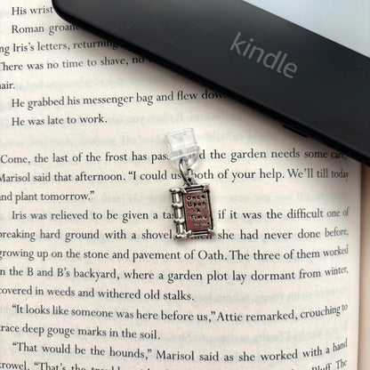 E-reader dust plug Book