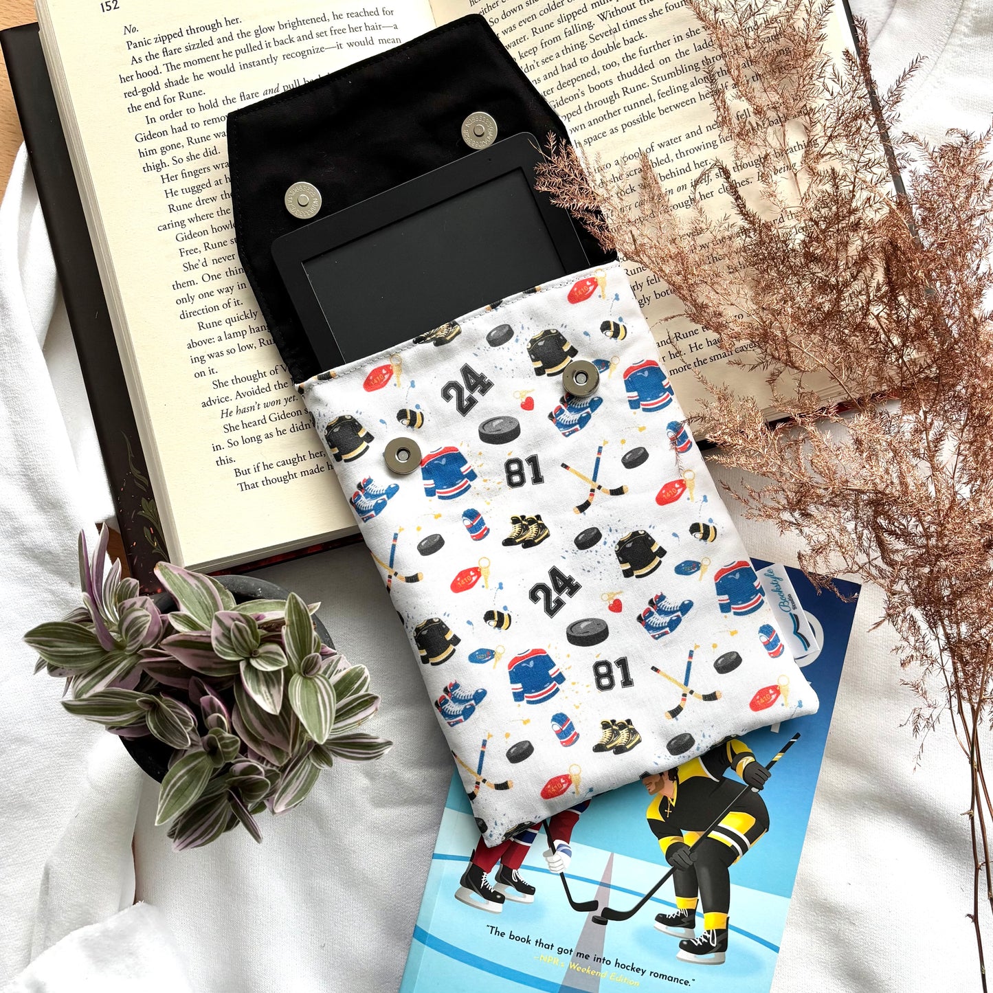 E-reader Sleeve Fourteen Ten (Pride Month)